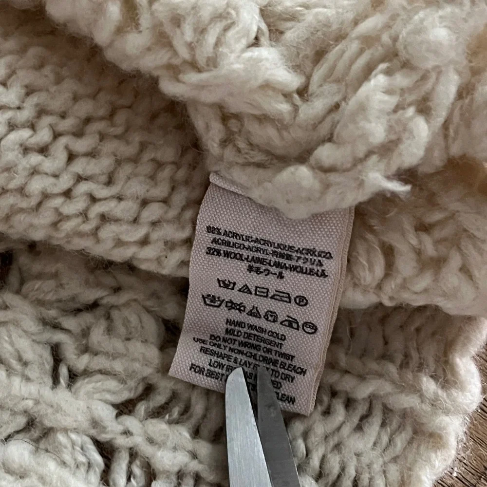 Free People Cream V-Neck Chunky Crochet Wool Blend Knit Sweater Large